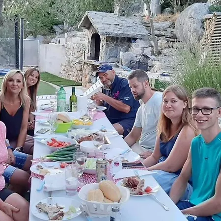 Tonka Zaton (Sibenik-Knin)